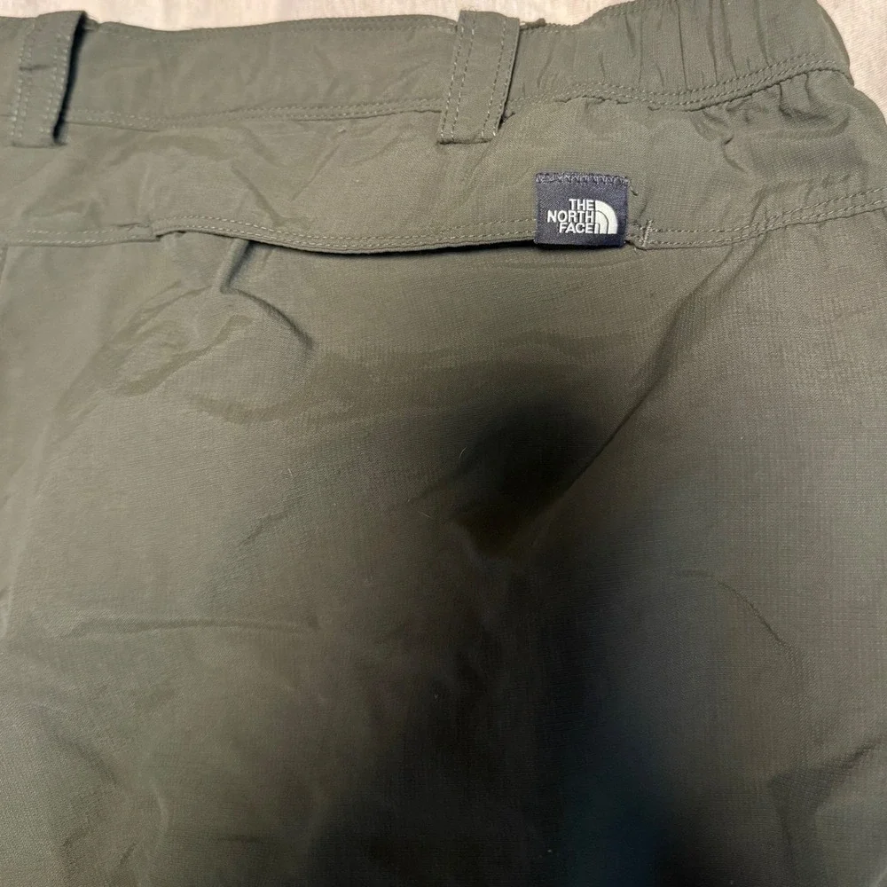The North Face Mens Olive Green Nylon Cargo Hiking Shorts XL